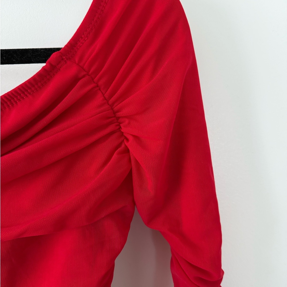 Red Ruched Long-Sleeve Crop Top - Women - Picture 2 of 2